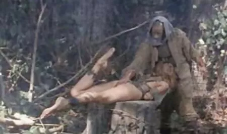 Cornea Australiano gioca con la sua figa bagnata film porno alta definizione