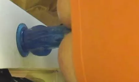Troia adolescente fistite porno gratis streaming e bukkake da due grigi vecchi pervertiti