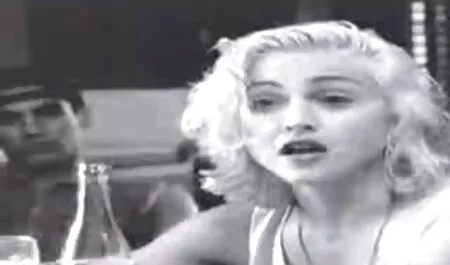 KITTY-KASH B fuma di nuovo e film porno streaming completi scuote tutto