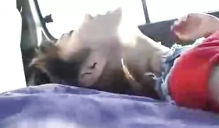 Il burattino Calvo rimane silenzioso mentre la moglie cavalca il cazzo accanto film in streaming per adulti a lui