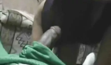 Femboy babe in reggiseno ottiene disordinato video porno gratis in streaming sborrata in faccia e cums troppo