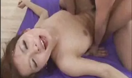 Duro film porno italiano streaming pompino e senza preservativo con Riley