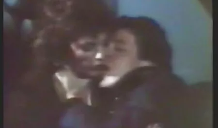 Lussuriosi travestiti Bruna Ferrari si diverte con un ragazzo nella vasca da bagno film hard in streaming gratis