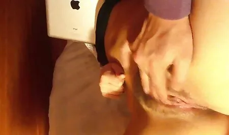 Amanda Estela scopa la sua figa con un dildo di film hard gratis in streaming vetro
