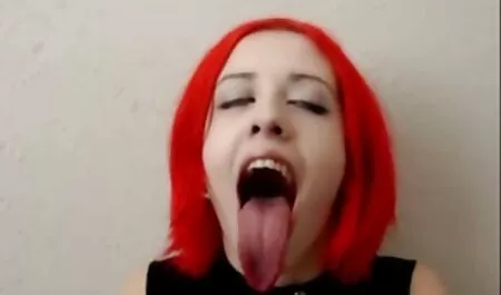 Sexy Rosie adora sperma in streaming porno italiani collant avorio con enorme vibratore giocattolo
