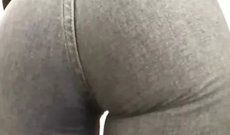 Ragazzo fortunato scopa hot babe e cums sulla film porno in streaming sua schiena