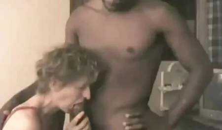 Nonna di film gratis in streaming porno mio cugino deepthroats il mio 9.5 pollici BBC sul sedile posteriore
