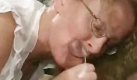 Trans succhiare gemendo ragazzo video porno gratis in streaming nel buco della parete